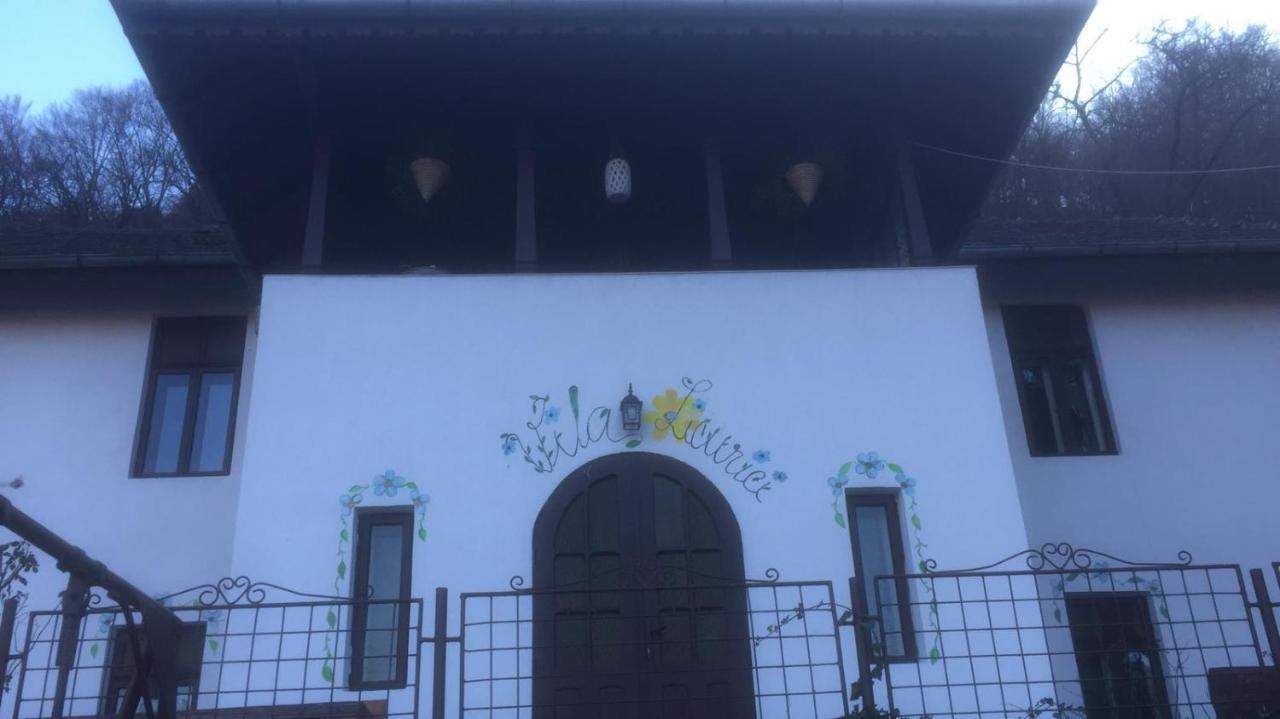 Vila Licurici Caciulata Exteriör bild